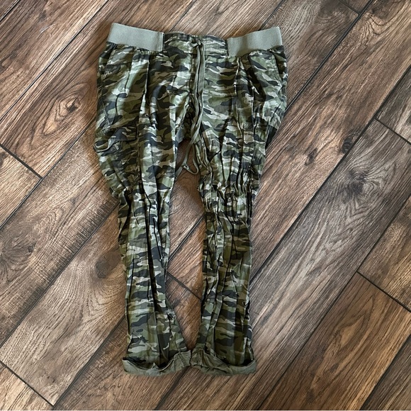 Motherhood camouflage cargo pants - Picture 3 of 8